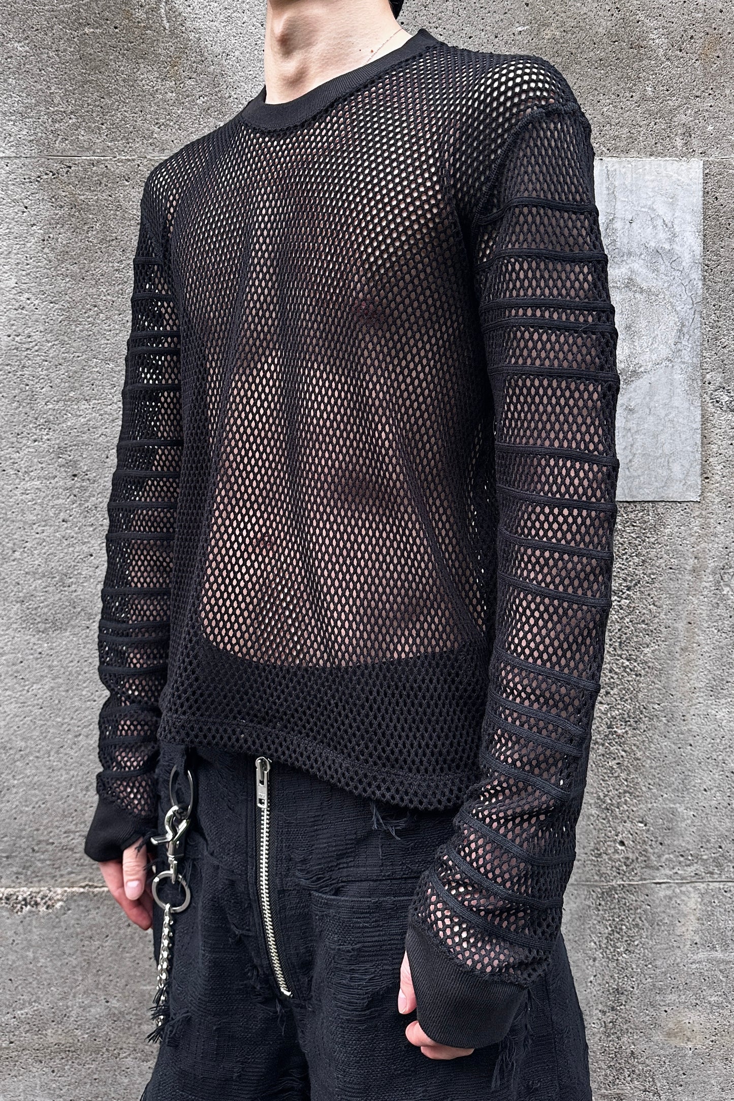 FITTED SHADOW SLEEVE MESH PULLOVER