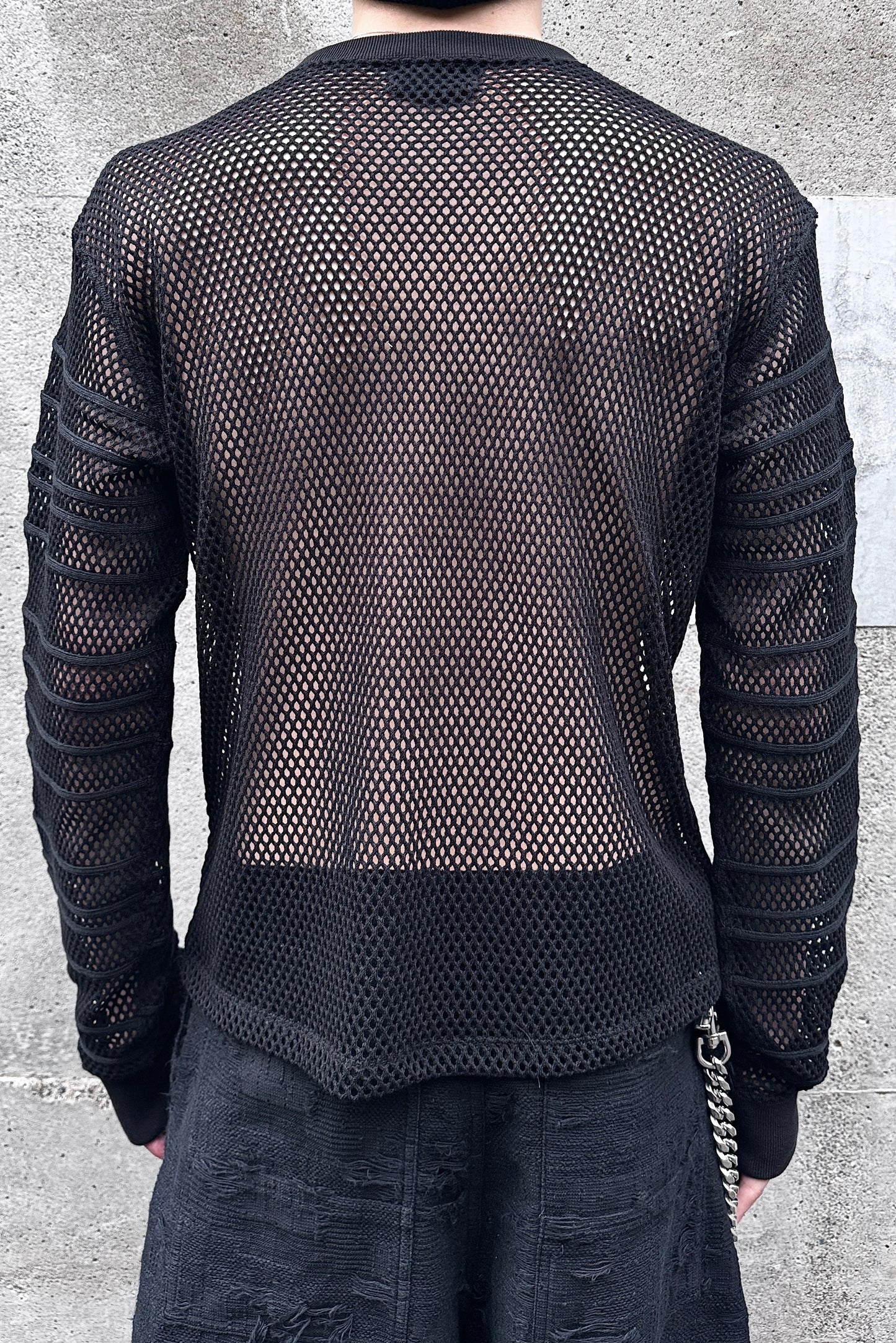 FITTED SHADOW SLEEVE MESH PULLOVER