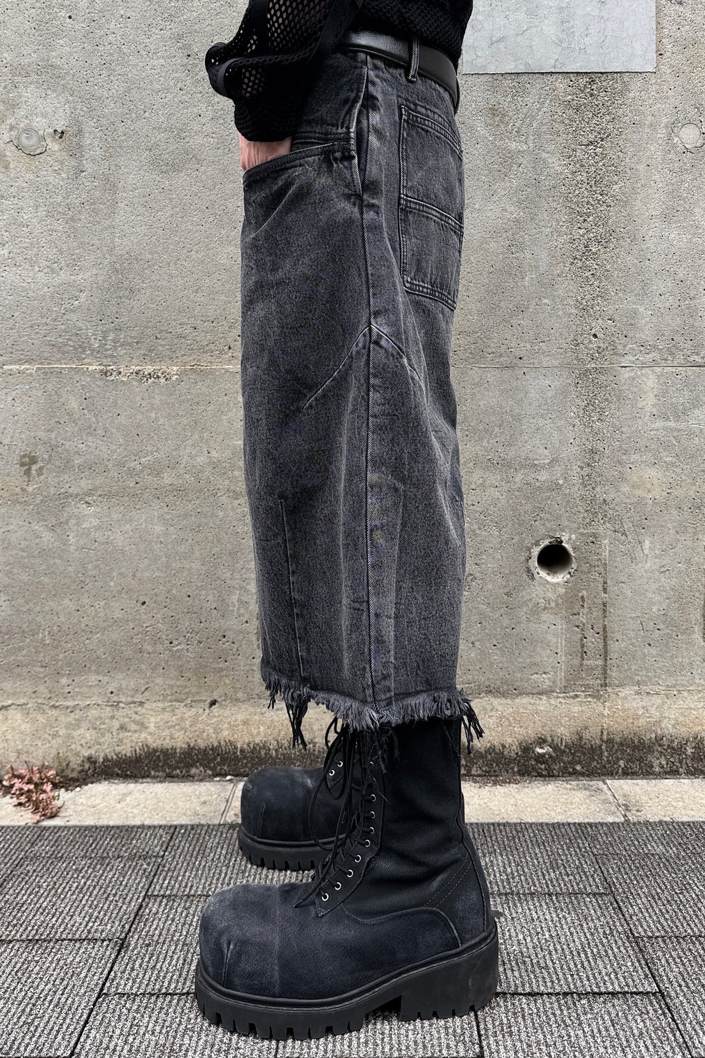 FRONT ZIP BAGGY SHORTS / BLACK