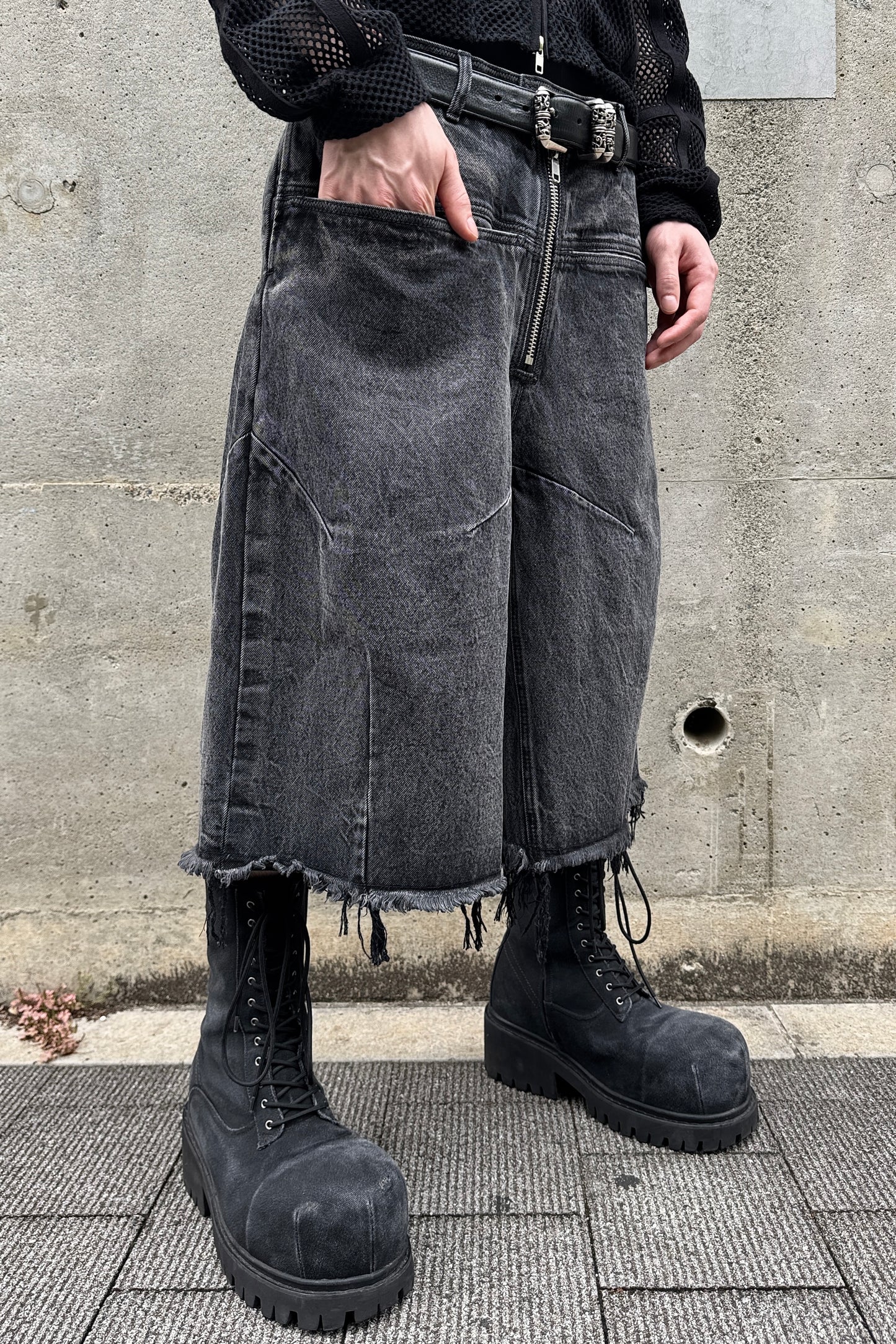 FRONT ZIP BAGGY SHORTS / BLACK