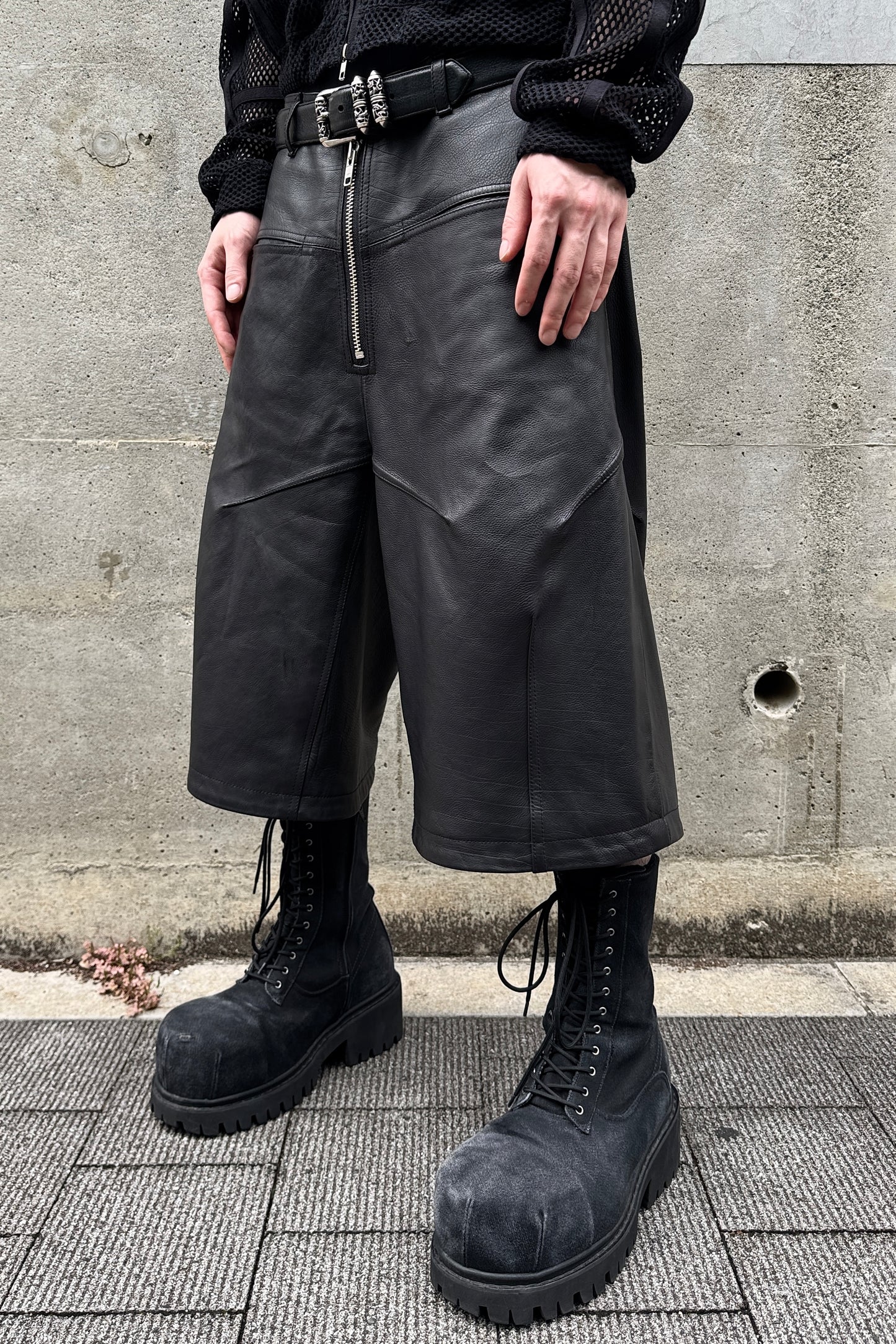 COW LEATHER BAGGY SHORTS