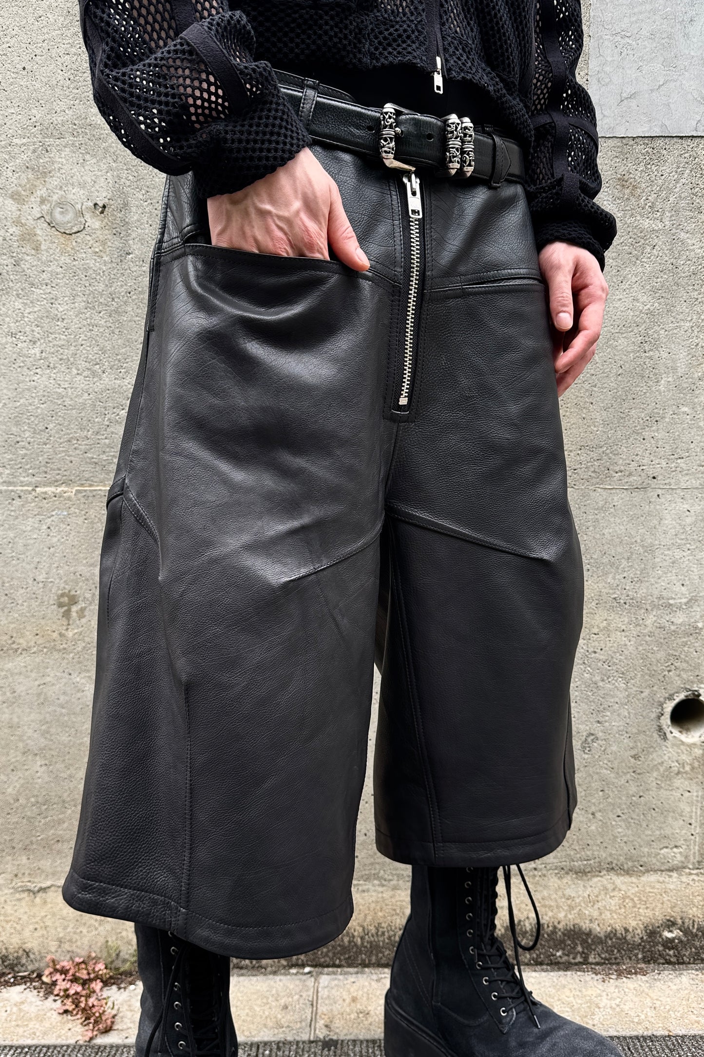 COW LEATHER BAGGY SHORTS
