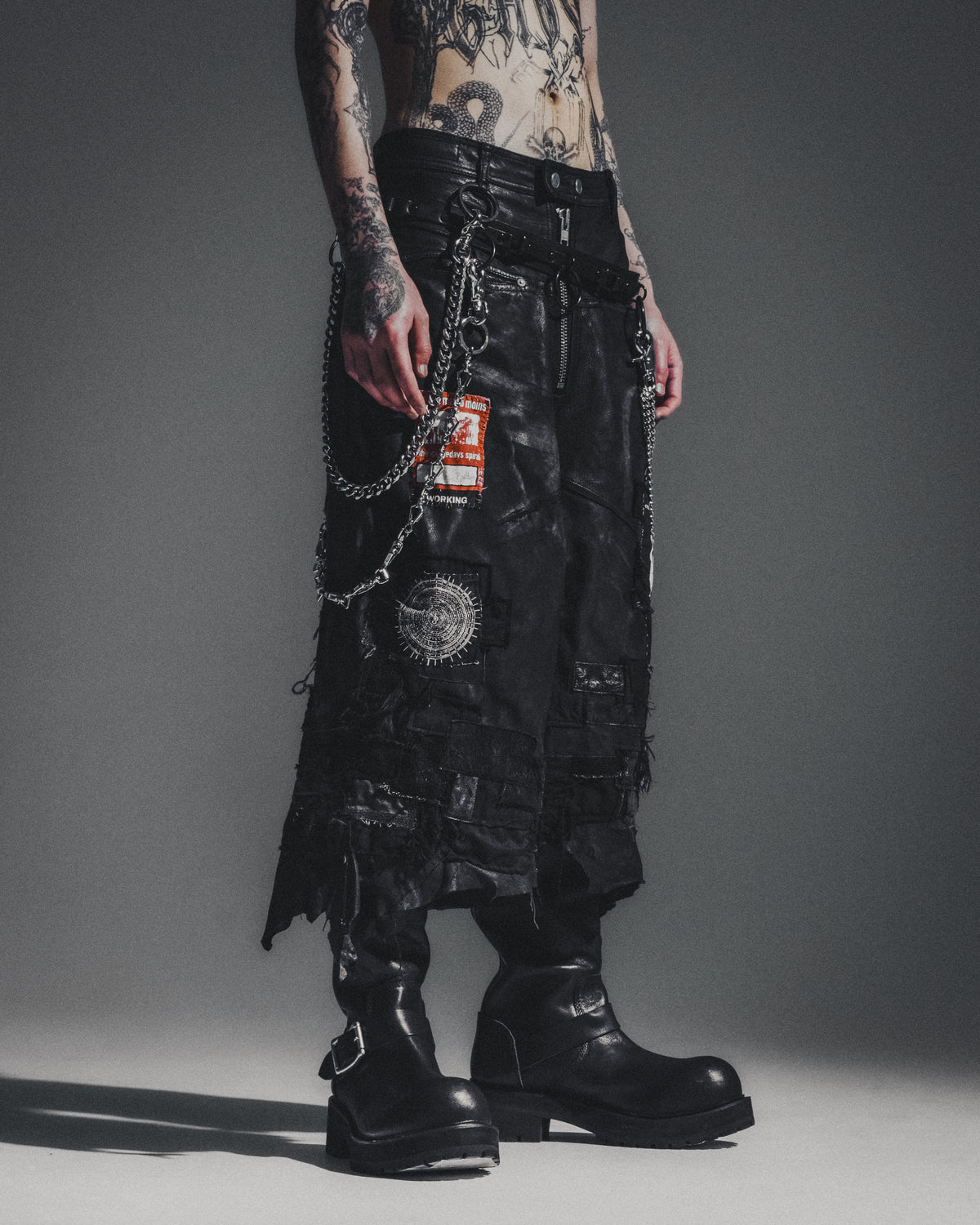 x MINUS CRUST LEATHER SHORTS / BLK