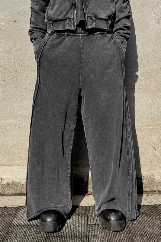 DISTRESSED WIDE SWEAT PANTS