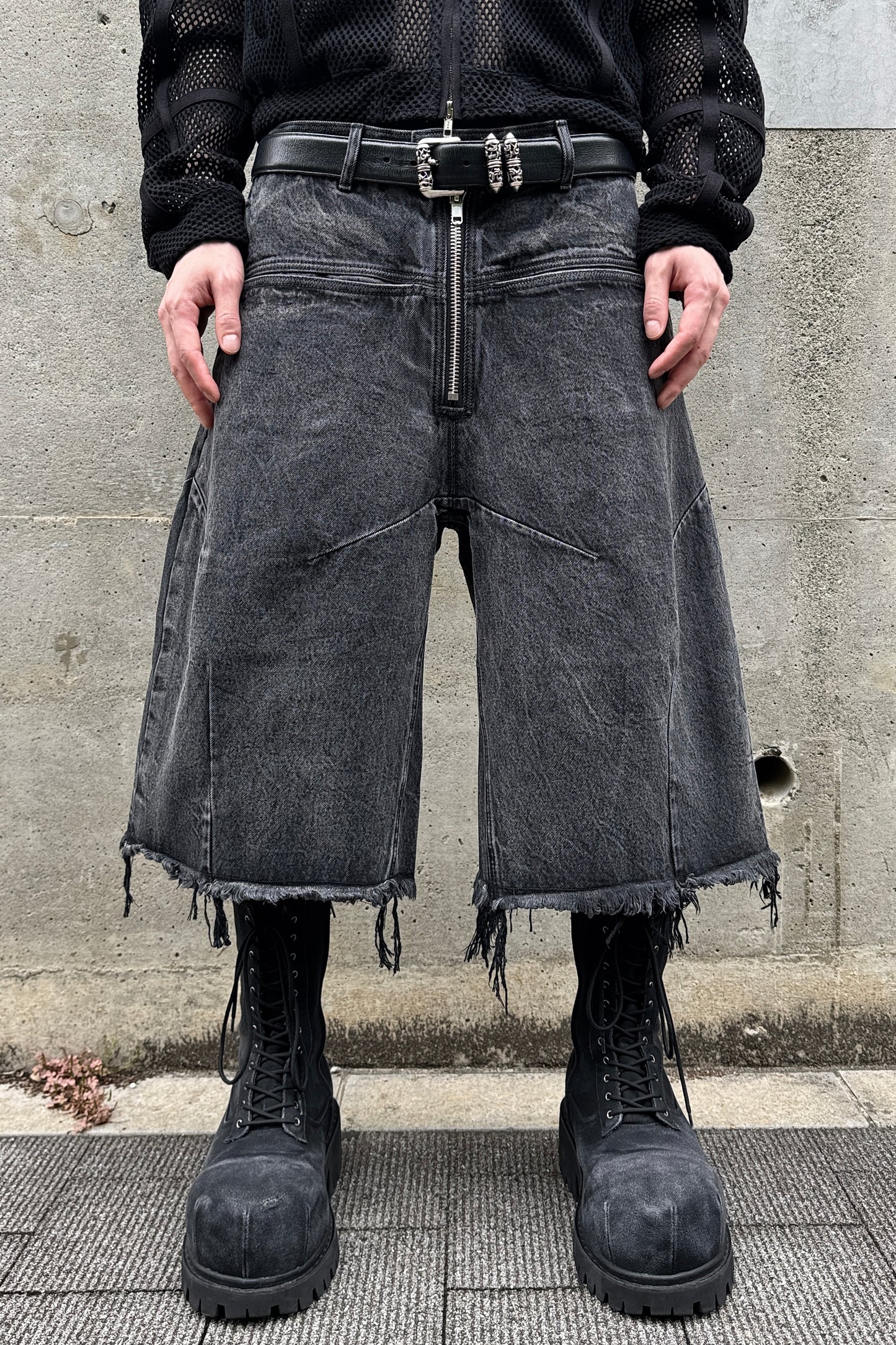 FRONT ZIP BAGGY SHORTS / BLACK