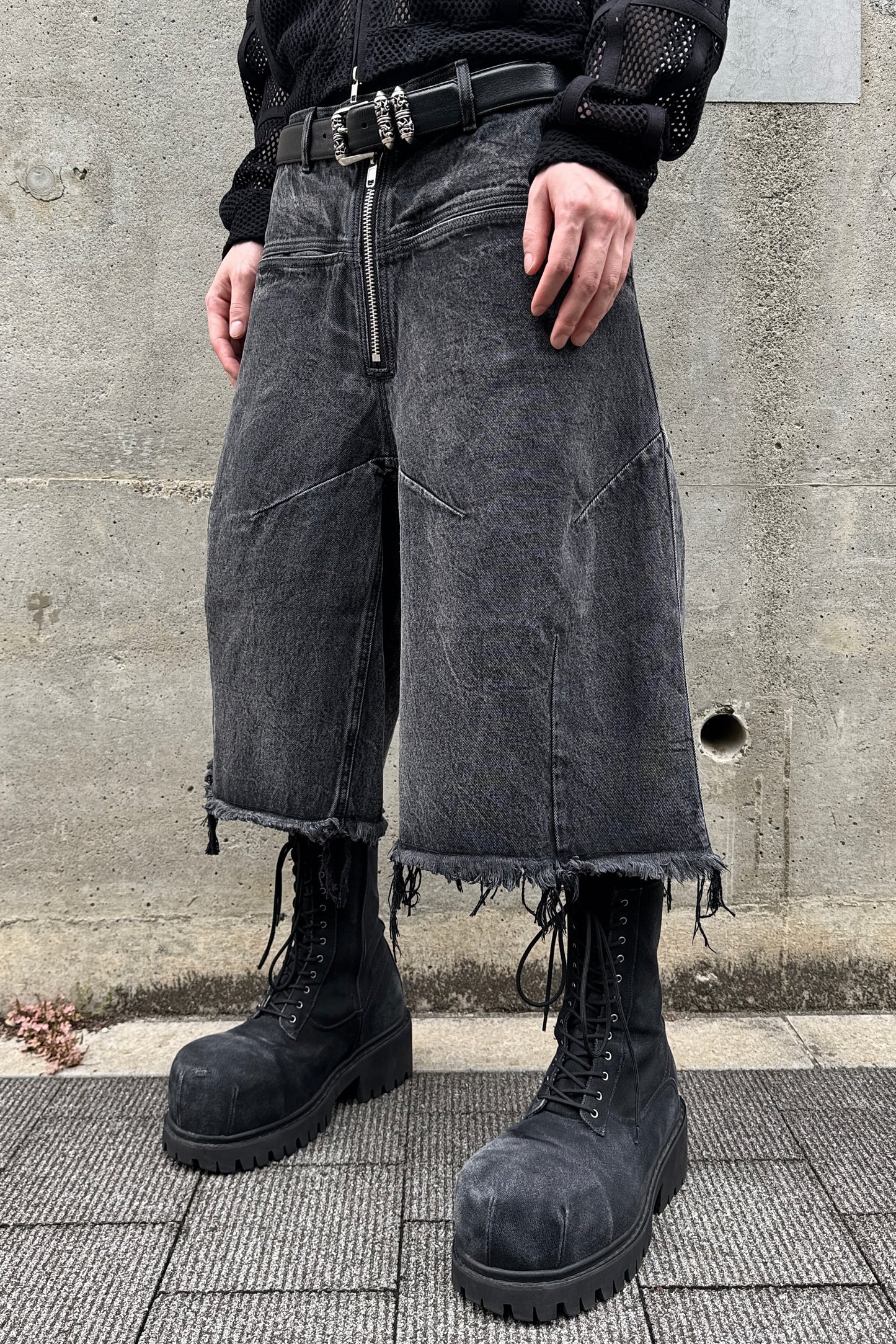 FRONT ZIP BAGGY SHORTS / BLACK