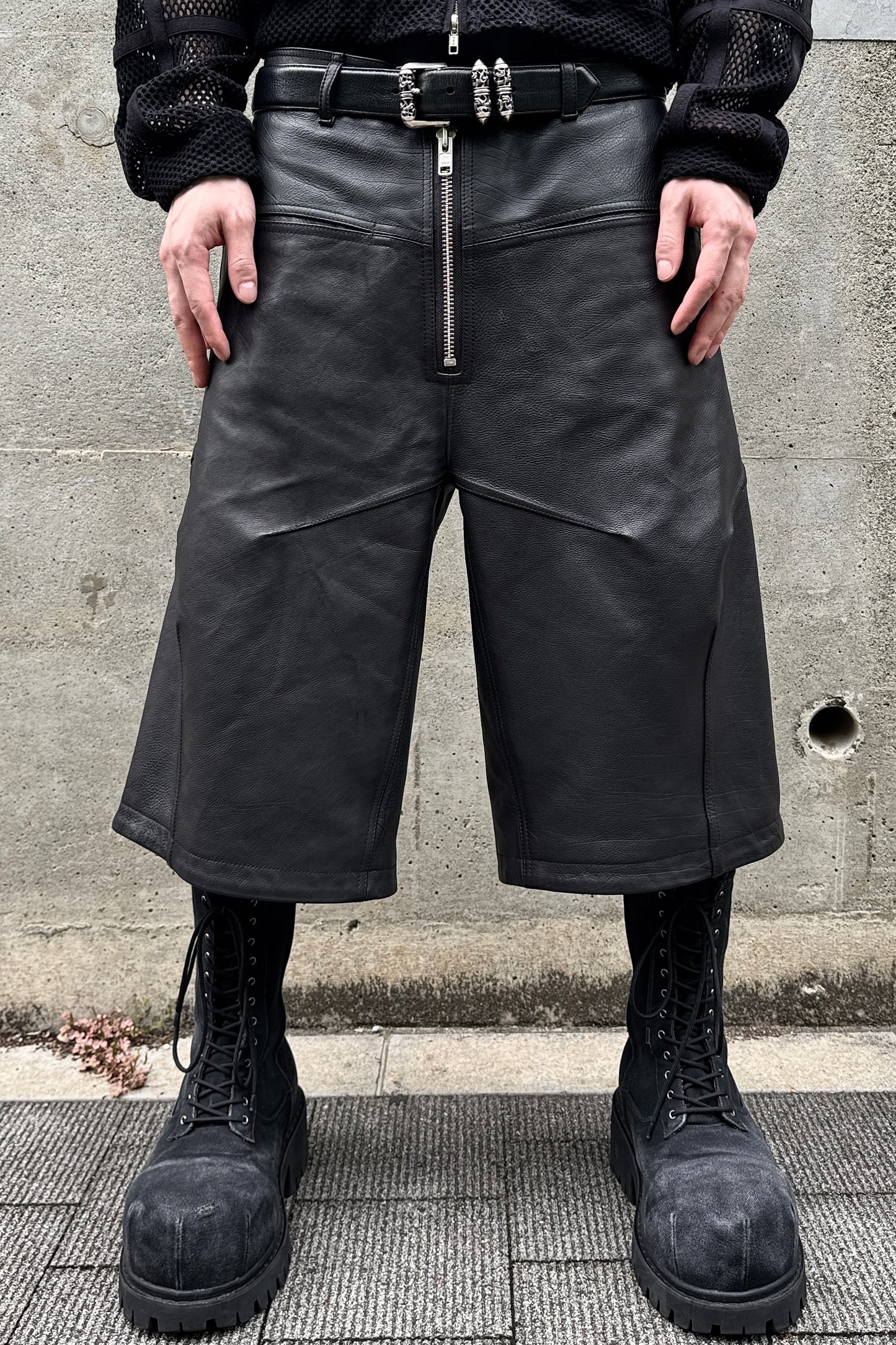 COW LEATHER BAGGY SHORTS